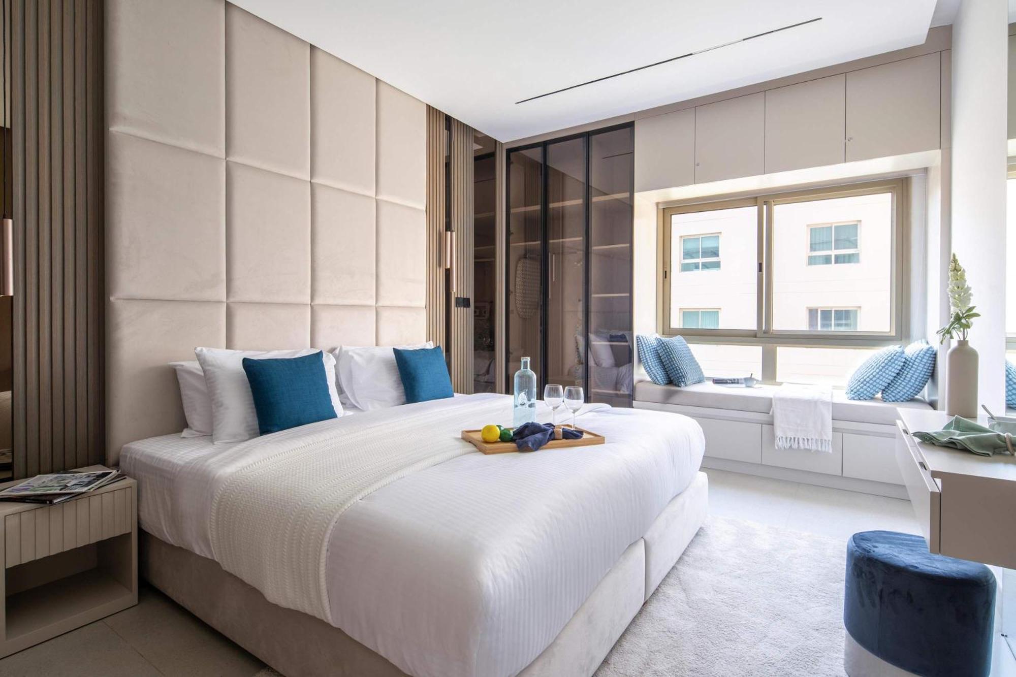 Frank Porter - Al Samar 1 Apartment