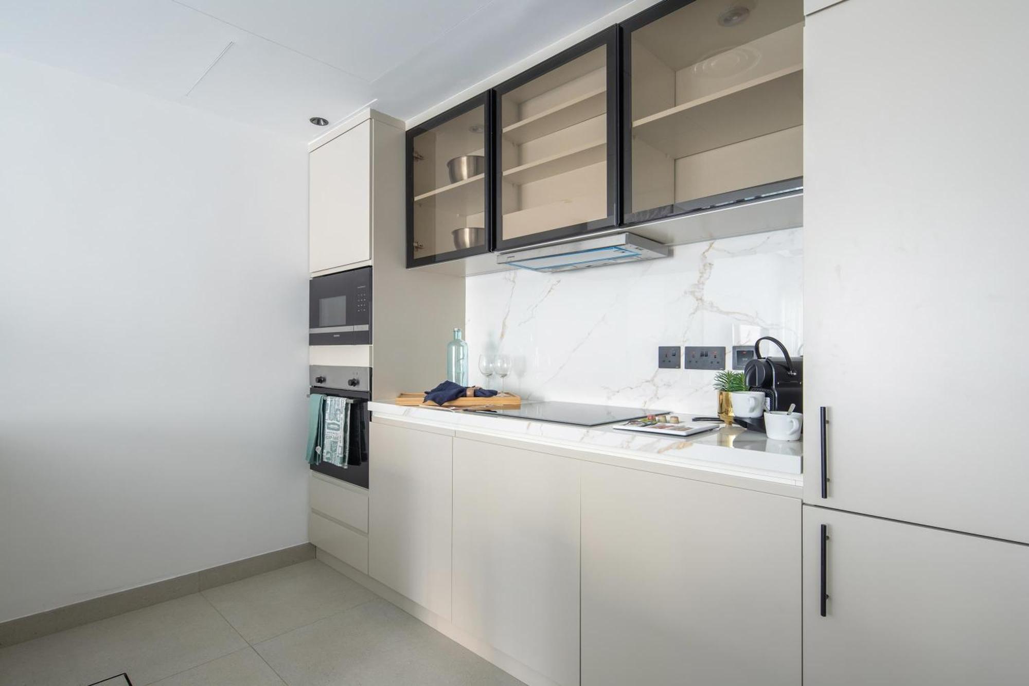 Frank Porter - Al Samar 1 Apartment